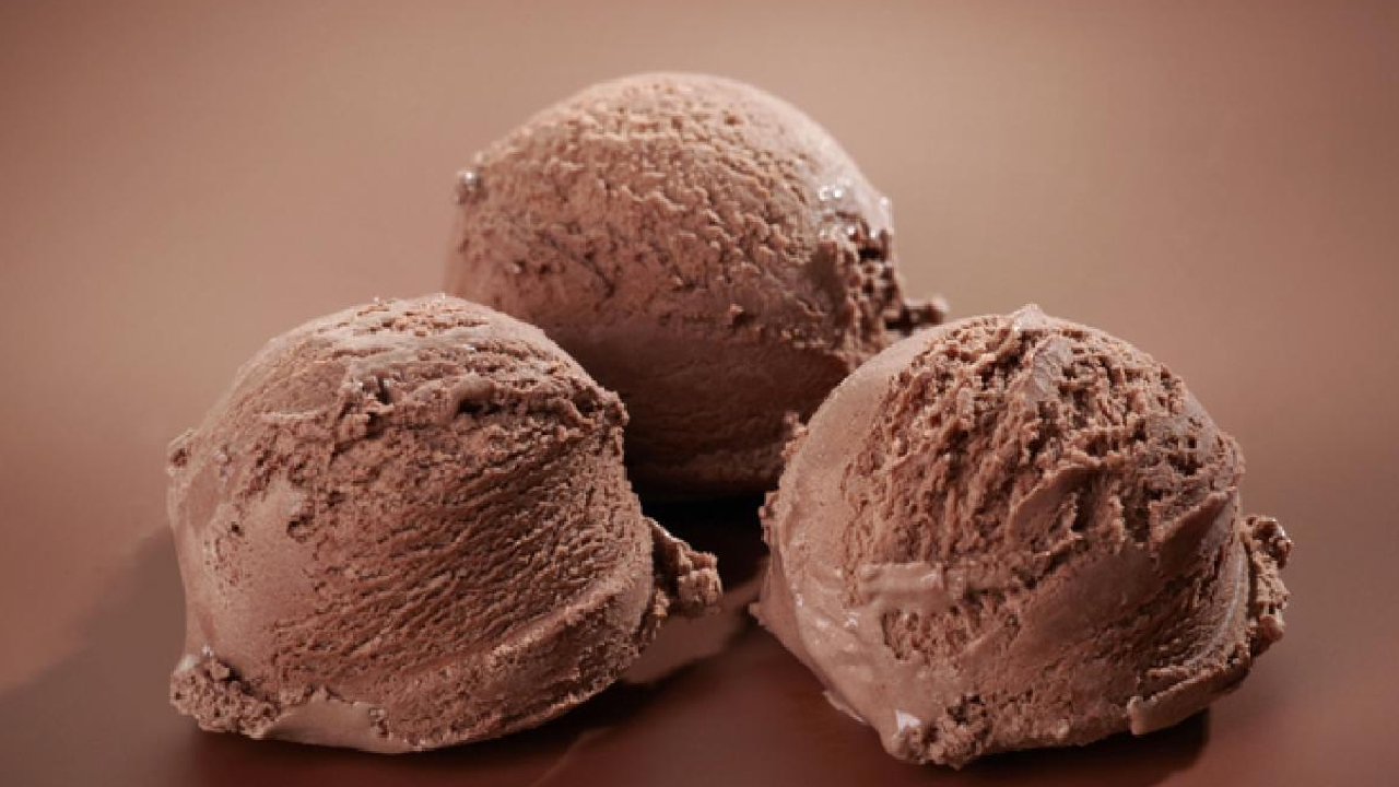 Prepara-helado-de-chocolate-casero-con-solo-tres-ingredientes 06/05/20
