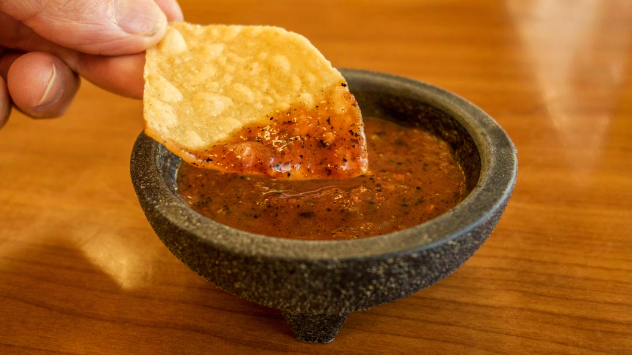 Receta-Prepara-una-deliciosa-salsa-de-miltomate-y-chile-pasilla-con-solo-4-ingredientes 27/05/20