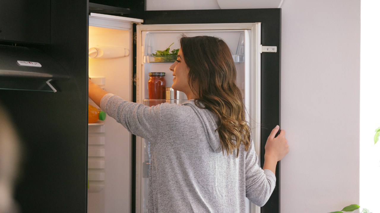 Evita-accidentes-Abrir-el-refrigerador-descalzo-puede-ser-mortal 26/06/20