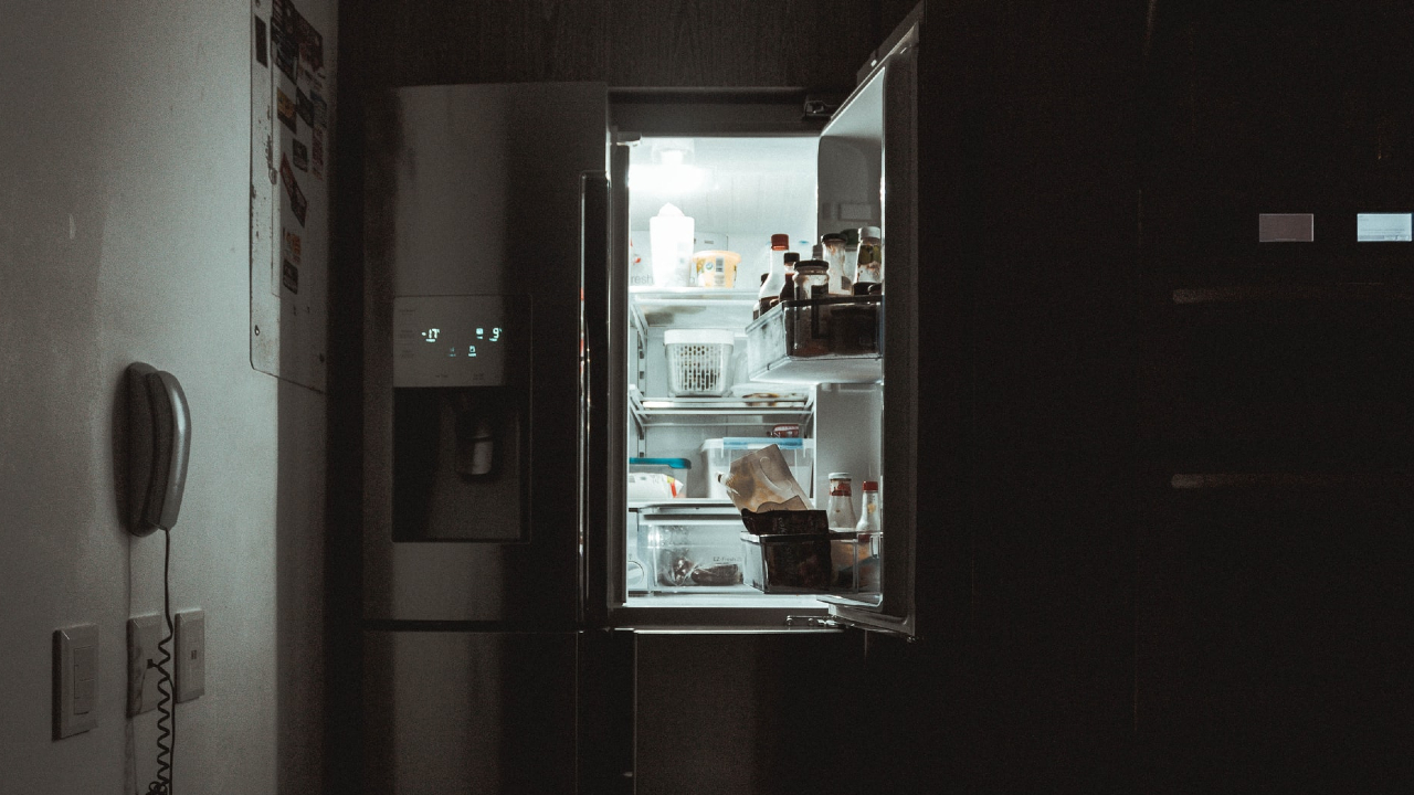 Evita-accidentes-Abrir-el-refrigerador-descalzo-puede-ser-mortal 26/06/20