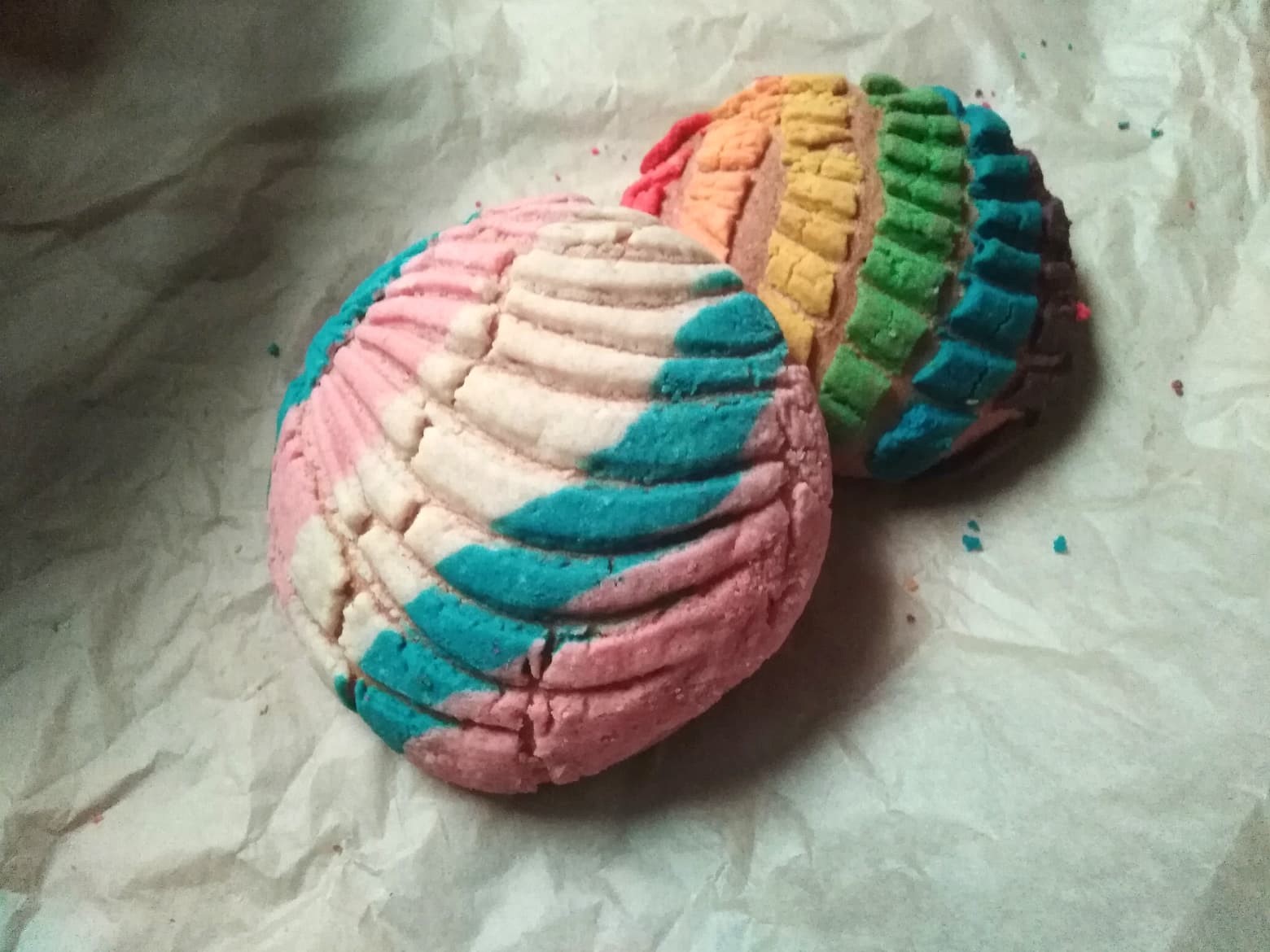 Papá-hornea-conchas-arcoíris-por-amor-y-orgullo-hacia-sus-hijos-LGBT 22/06/20