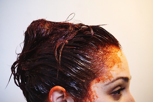 Haz-tinte-casero-para-el-cabello-color-rojo-y-luce-espectacular-es-muy-sencillo 16/06/20
