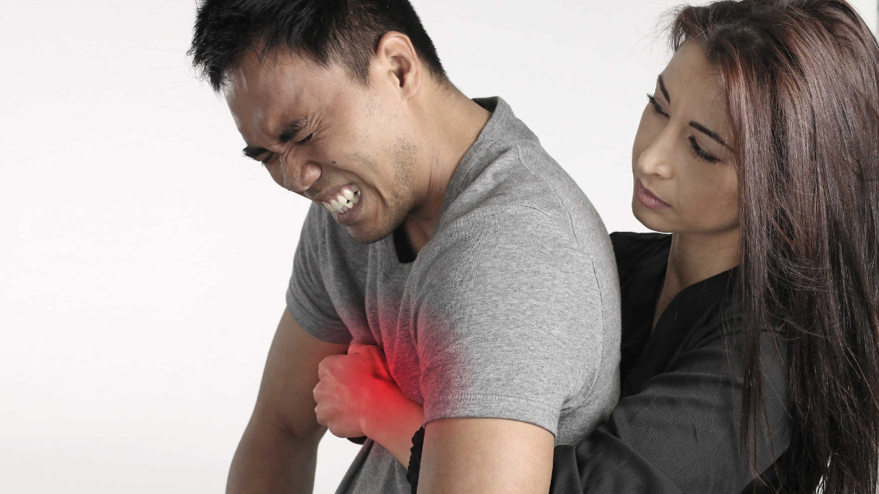 Esto-es-lo-que-debes-y-no-debes-de-hacer-si-se-te-atora-una-espina-de-pescado-en-la-garganta 07/07/20