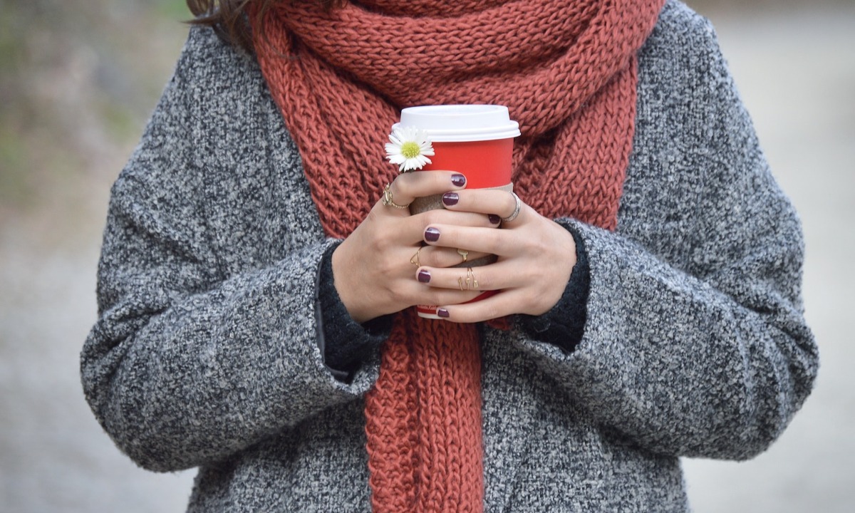 manos-pies-frios-mujer-8-de-julio-2020