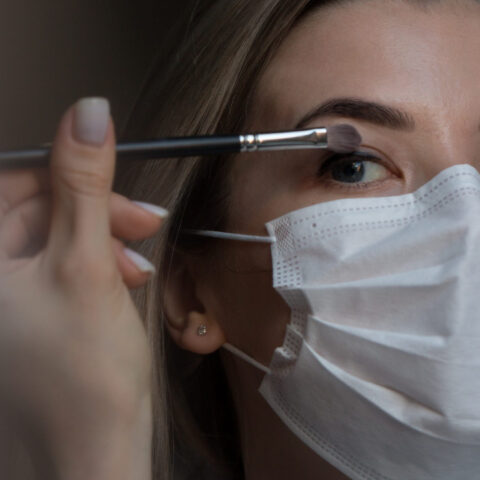 Consejos de maquillaje para quienes no pierden el estilo a pesar del cubrebocas 12/08/20