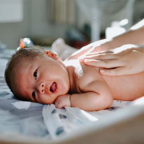 El olor de los recién nacidos causa un efecto similar a las drogas en las madres