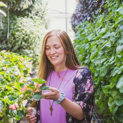 Mujeres que cuidan de sus jardines son mas felices segun un estudio
