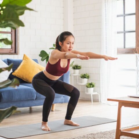 como dar mas intensidad a tus sentadillas si entrenas en casa y crecer volumen de piernas