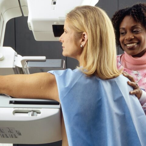 científicos desarrollan vacuna contra el cáncer de mama