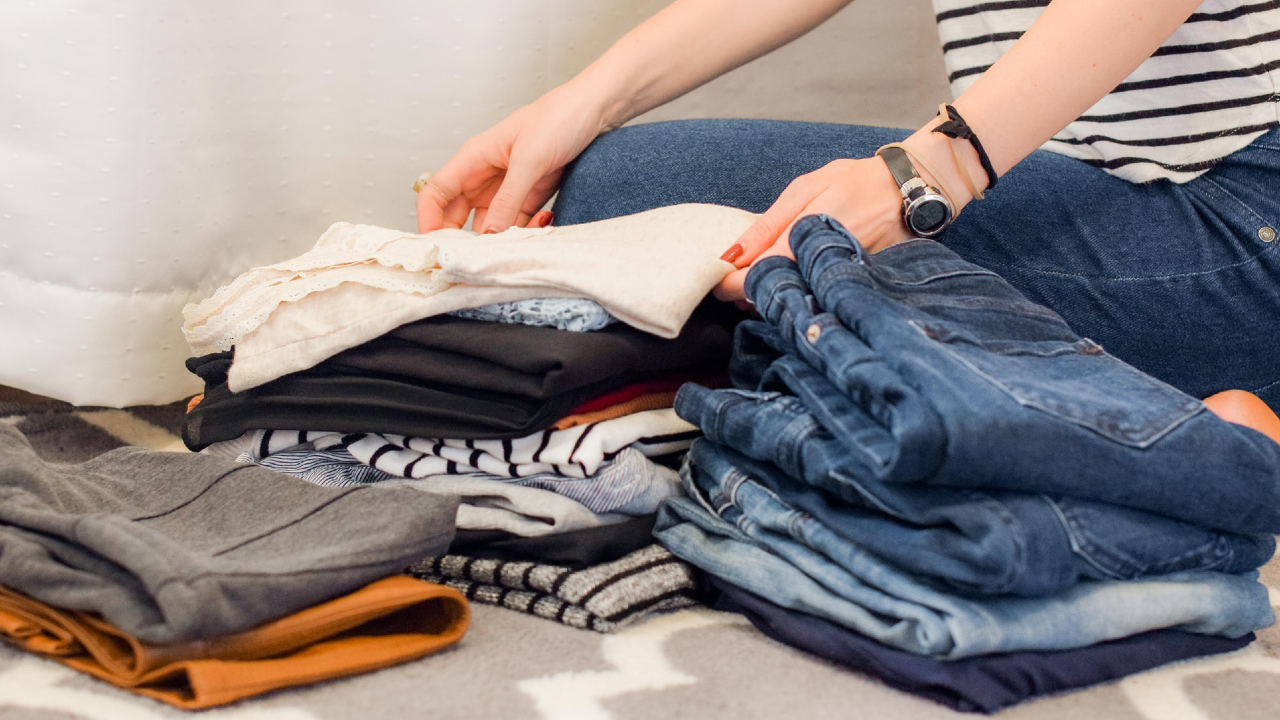 5 formas de doblar la ropa para economizar espacio en tu armario