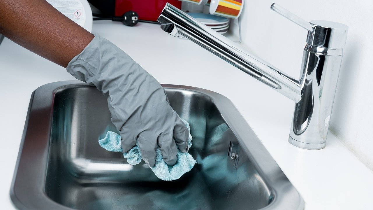 Usos del agua oxigenada para la limpieza del hogar