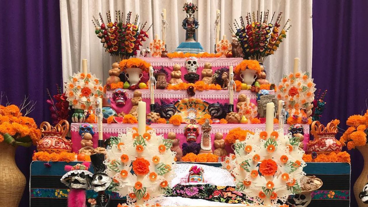 comida-ofrenda-altar-dia-de-muertos