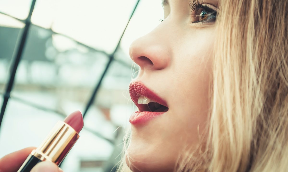 que-tono-labial-queda-morenas-piel