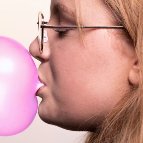 consecuencias masticar chicle