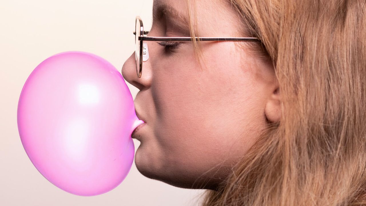 consecuencias masticar chicle