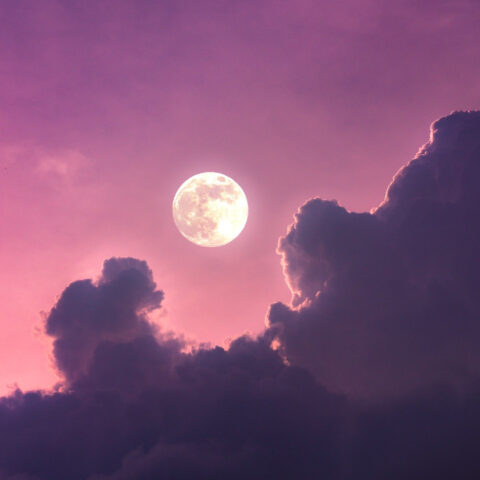 Luna llena en Aries: Todo lo que trae para ti y tus relaciones