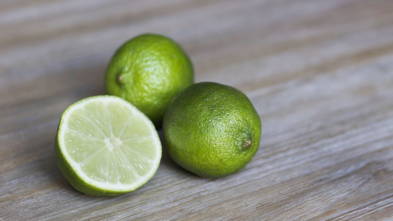 el truco para conservar los limones verdes y jugosos