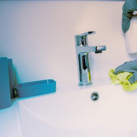 errores comunes al limpiar el baño