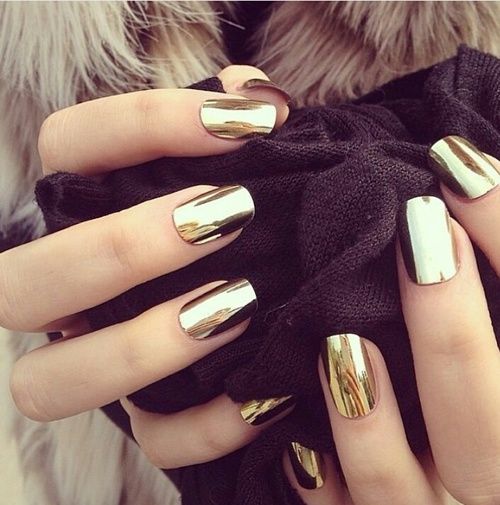 manicure metalico en tendencia