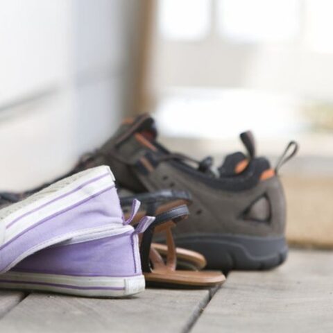 quitarse los zapatos