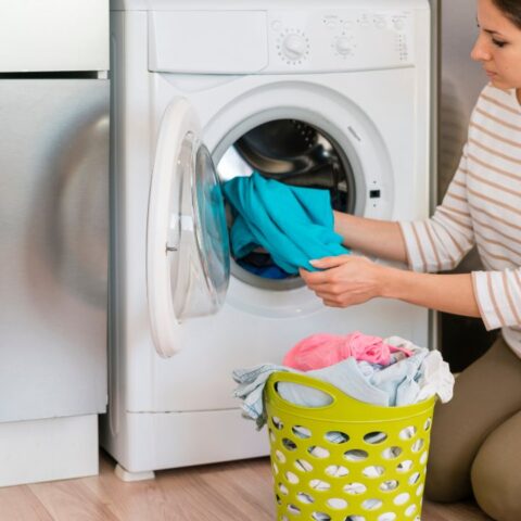 como quitar manchas de sangre de la ropa blanca sin tallar