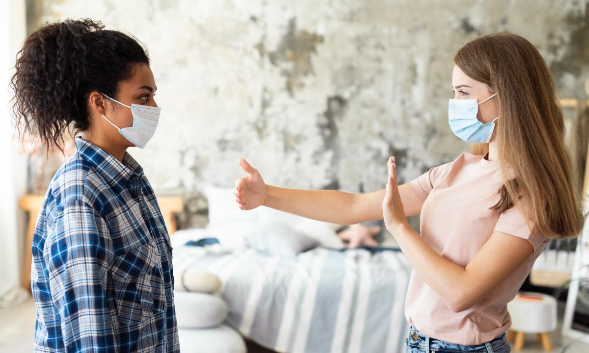 cuando puedo volver a convivir con alguien que tuvo covid-19