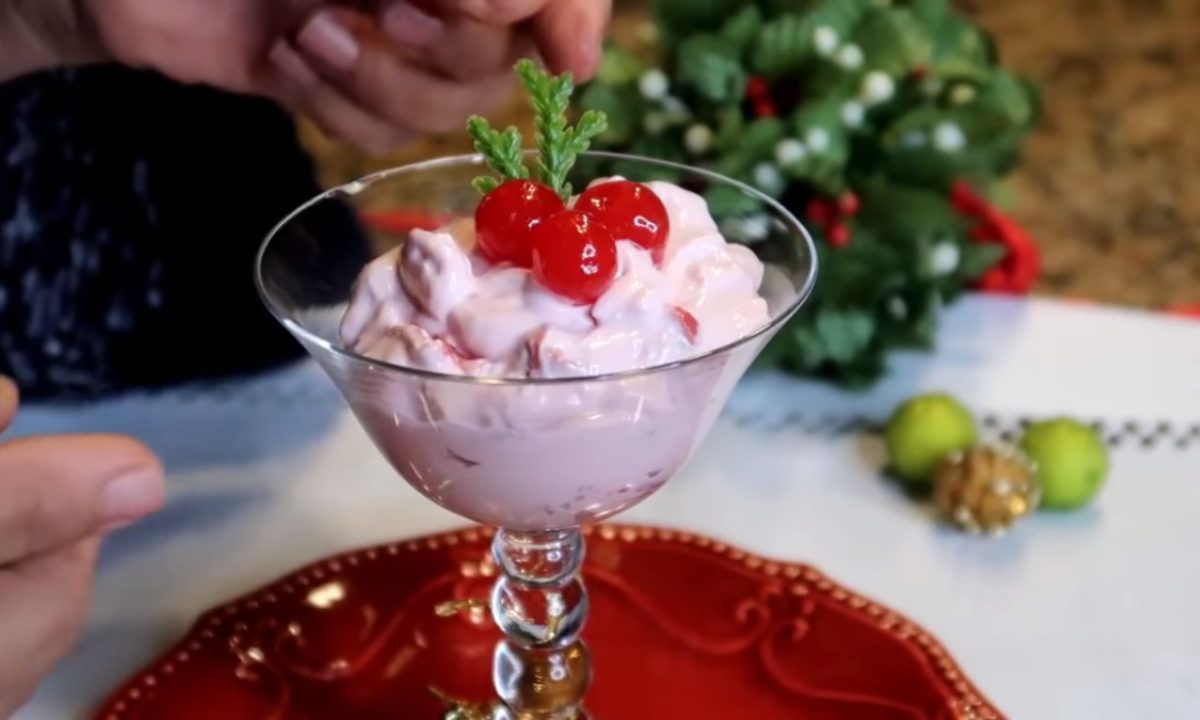 receta de ensalada de manzana con cerezas cremosa