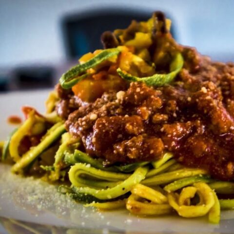 espagueti de calabacitas a la boloñesa