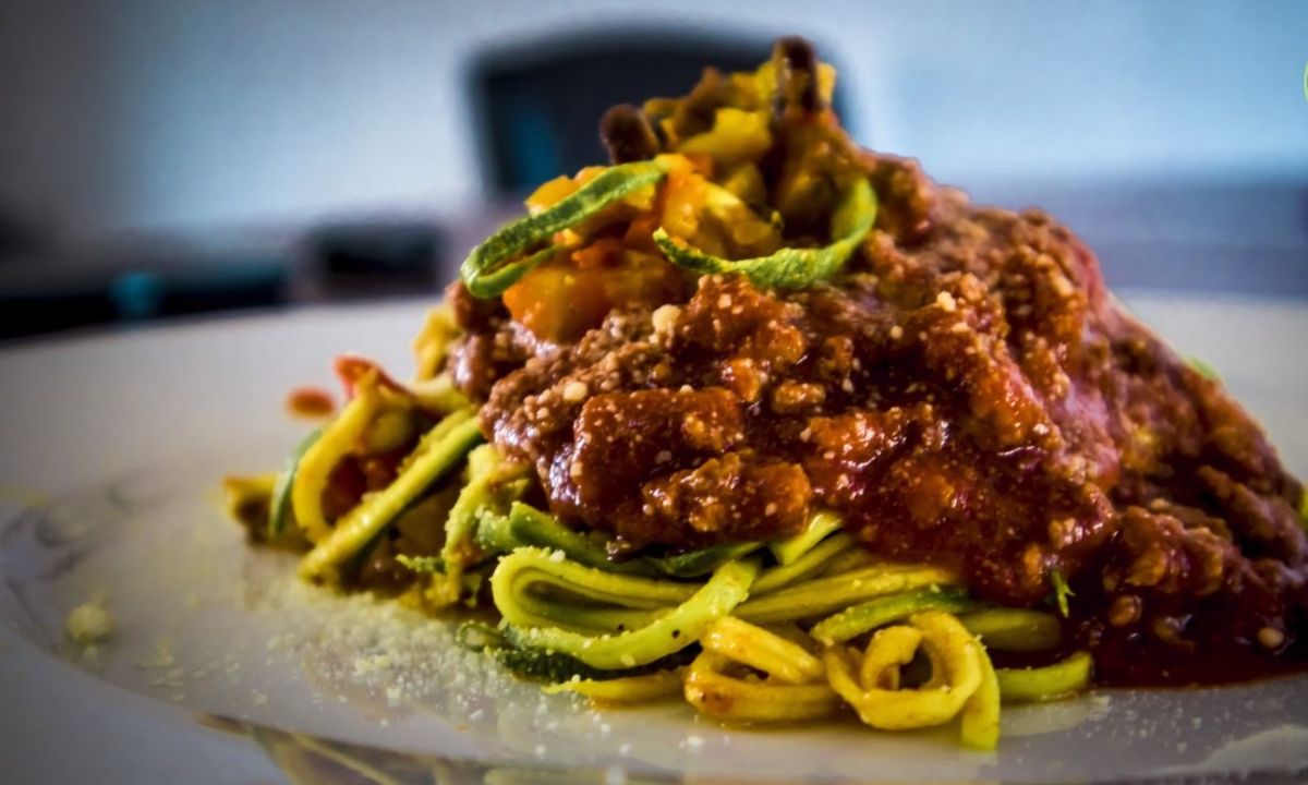espagueti de calabacitas a la boloñesa