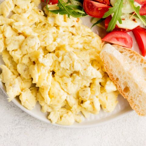 como hacer huevos revueltos esponjosos como en los hoteles