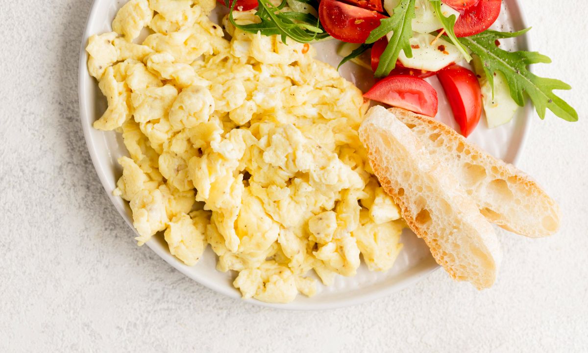 como hacer huevos revueltos esponjosos como en los hoteles