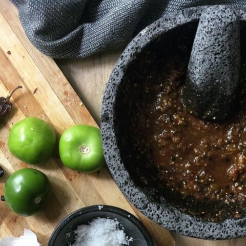 como curar un molcajete de piedra volcanica