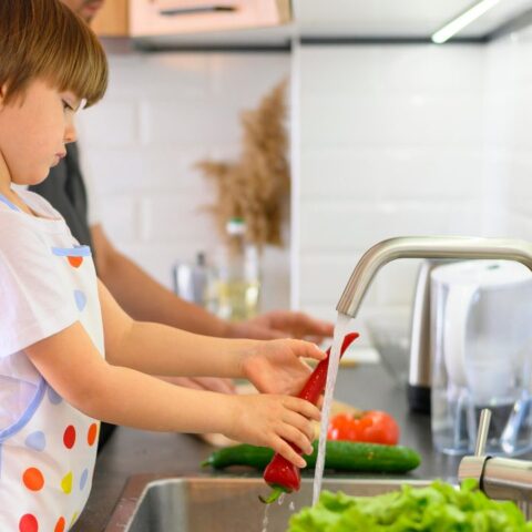 niños deben ayudar a limpiar la casa
