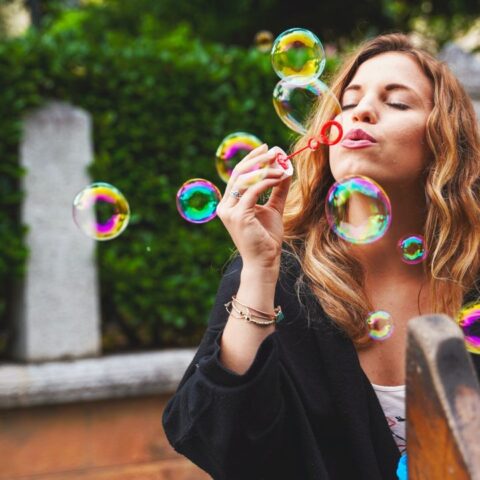 personas felices no pierden el tiempo dañando a otras