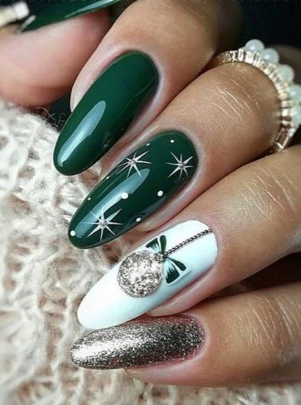 diseños de manicure en tonos verde para invierno