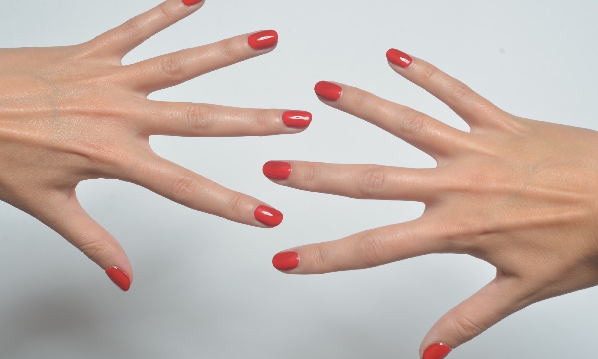 es posible quitar las manchas de barniz de las prendas y muebles