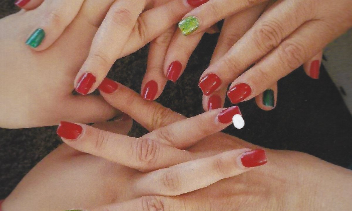 es posible quitar las manchas de barniz de las prendas y muebles