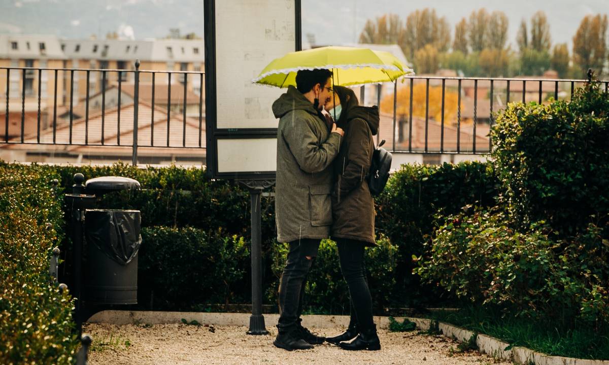 parejas felices en pandemia covid-19