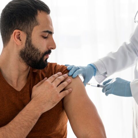 debo vacunarme si ya tuve covid-19