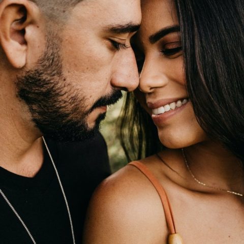 Besar a un perro es más saludable que besar a un hombre con barba ciencia