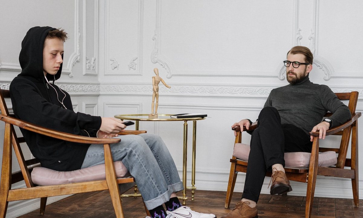 Como corregir a un adolescente rebelde y conteston psicologia