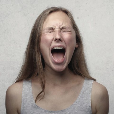 Como corregir a un adolescente rebelde y conteston terapia psicologia