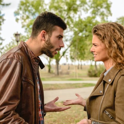 Si tu novio se la pasa hablando mal de su ex es señal de peligro