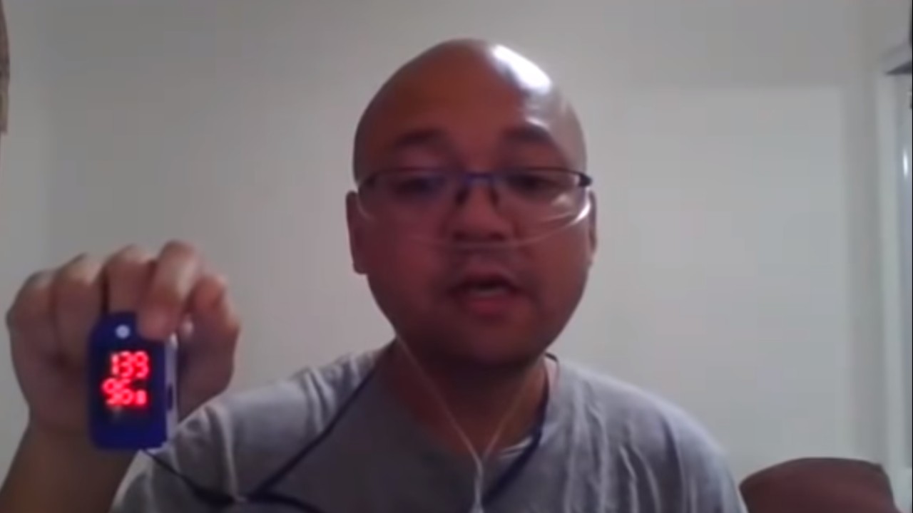 Enfermero da ejercicios para curar covid-19