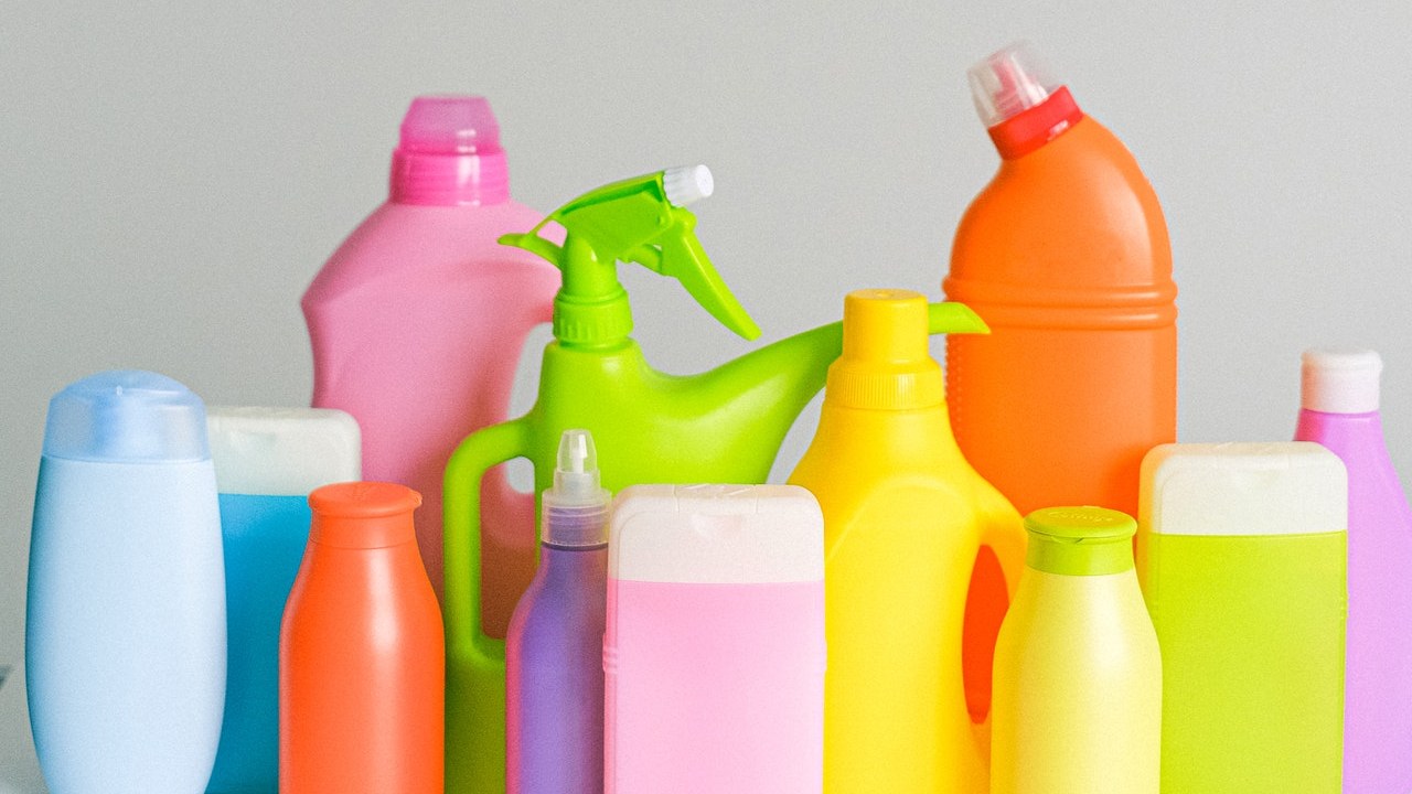 Haz brillar tu piso con este limpiador casero y ecológico