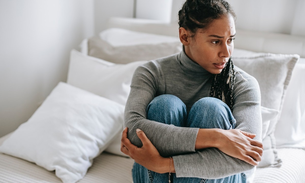 por que suenan canicas en el piso de arriba explicación