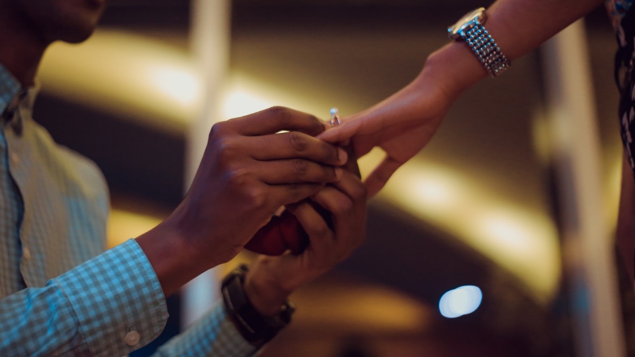 para qué es un anillo de promesa en el noviazgo qué significa