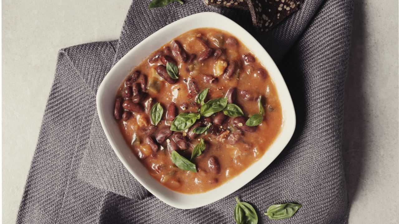 hoja de aguacate frijoles