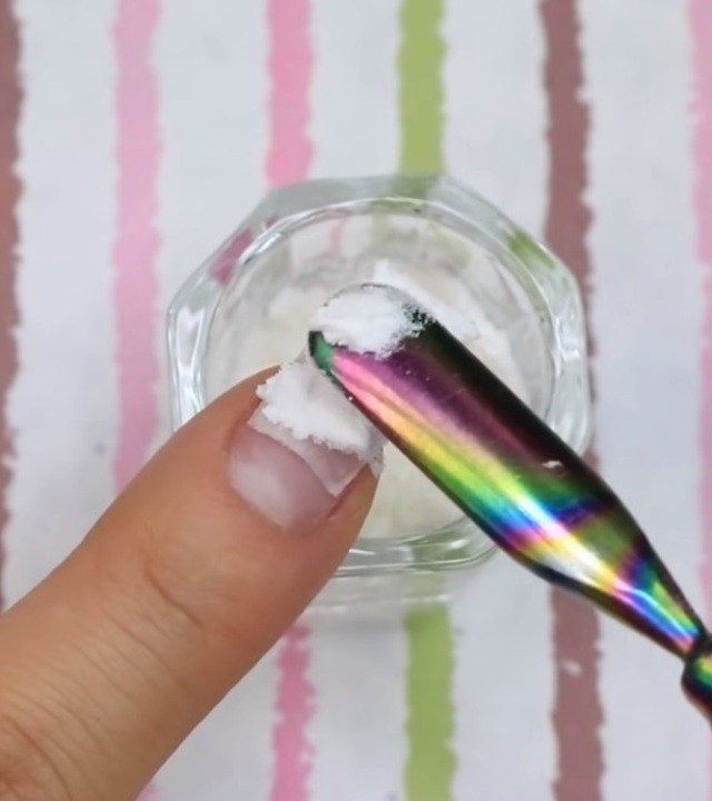 Cómo hacer uñas postizas.