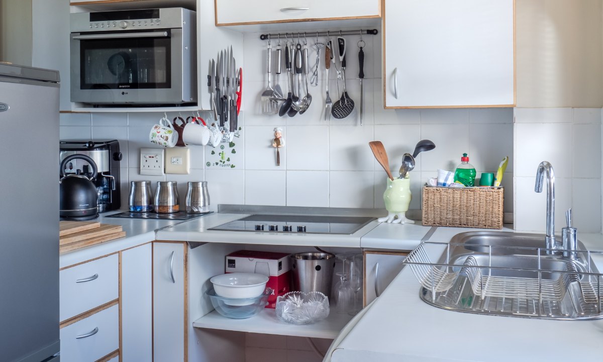 es posible aprovechar al máximo tu espacio si tienes una cocina pequeña